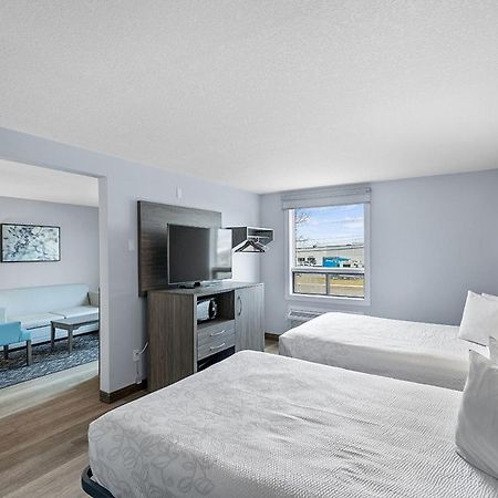 Emerald Hotel & Suites Calgary Airport מראה חיצוני תמונה