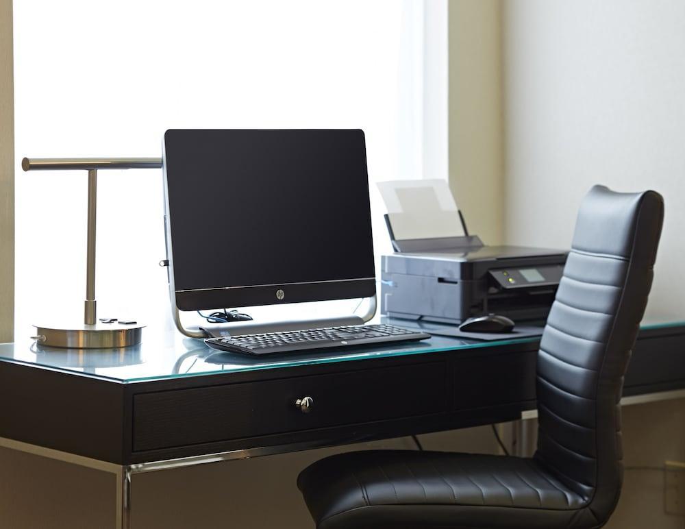 Emerald Hotel & Suites Calgary Airport מראה חיצוני תמונה