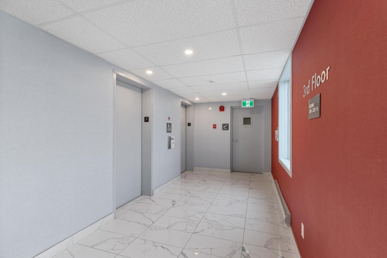 Emerald Hotel & Suites Calgary Airport מראה חיצוני תמונה