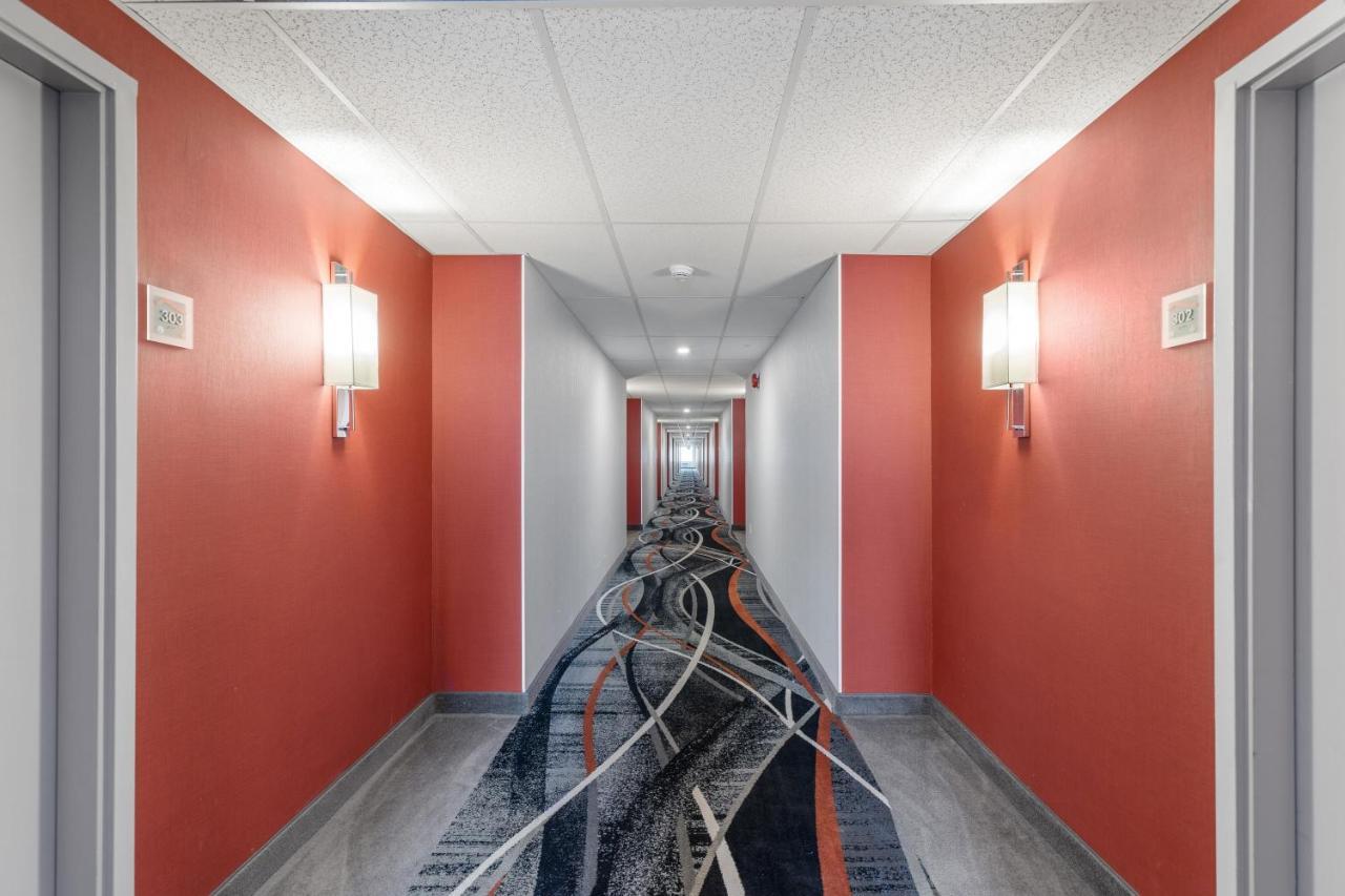 Emerald Hotel & Suites Calgary Airport מראה חיצוני תמונה