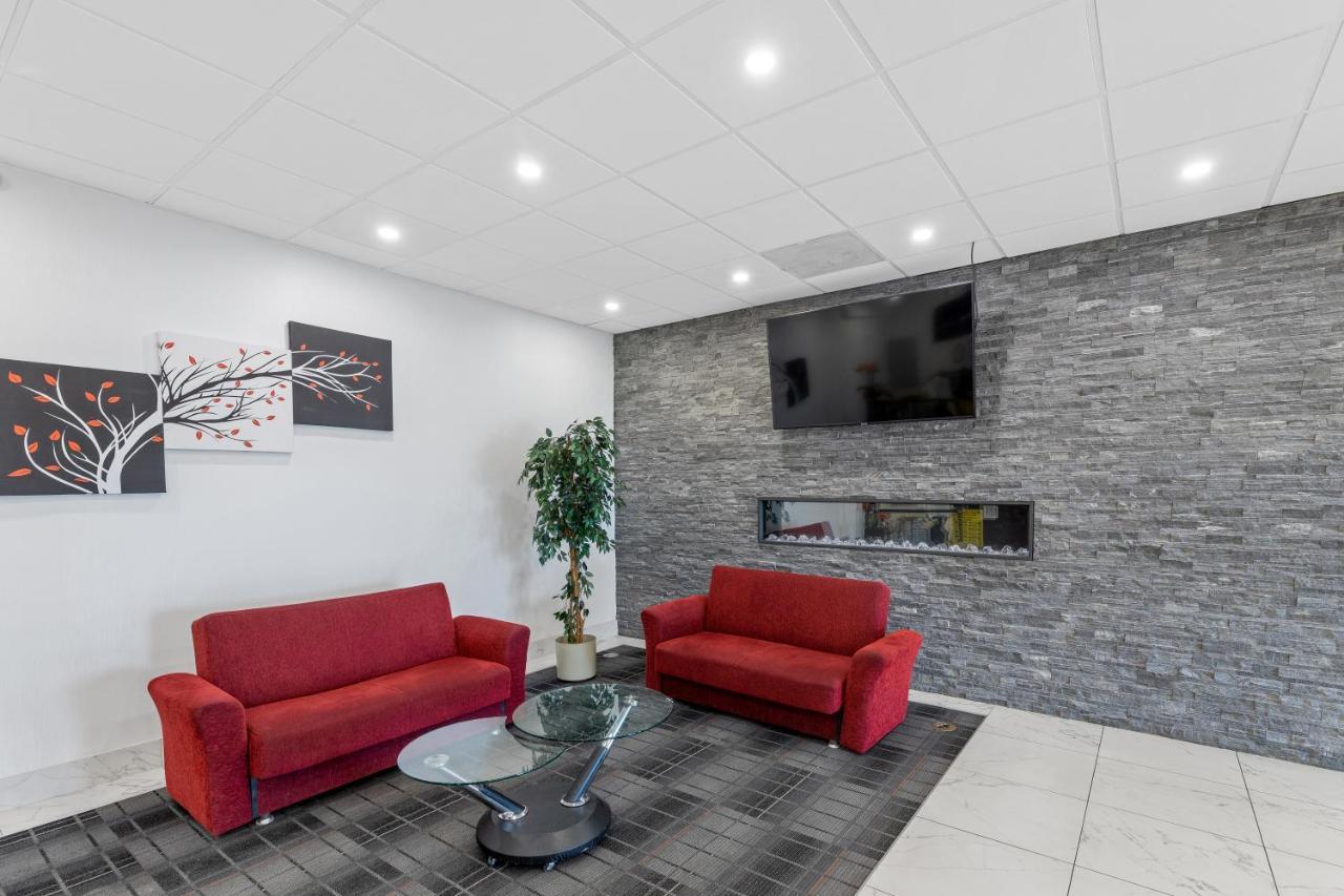 Emerald Hotel & Suites Calgary Airport מראה חיצוני תמונה
