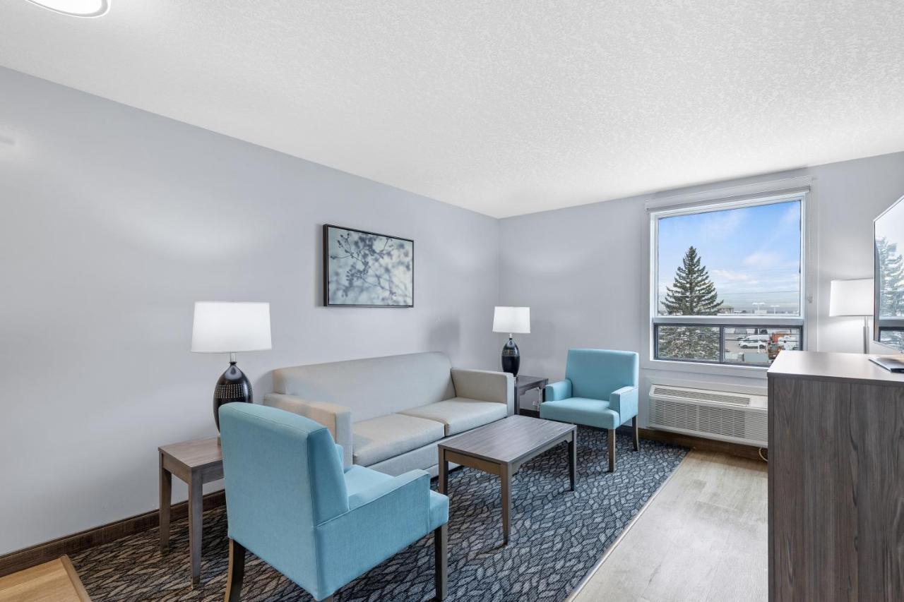 Emerald Hotel & Suites Calgary Airport מראה חיצוני תמונה