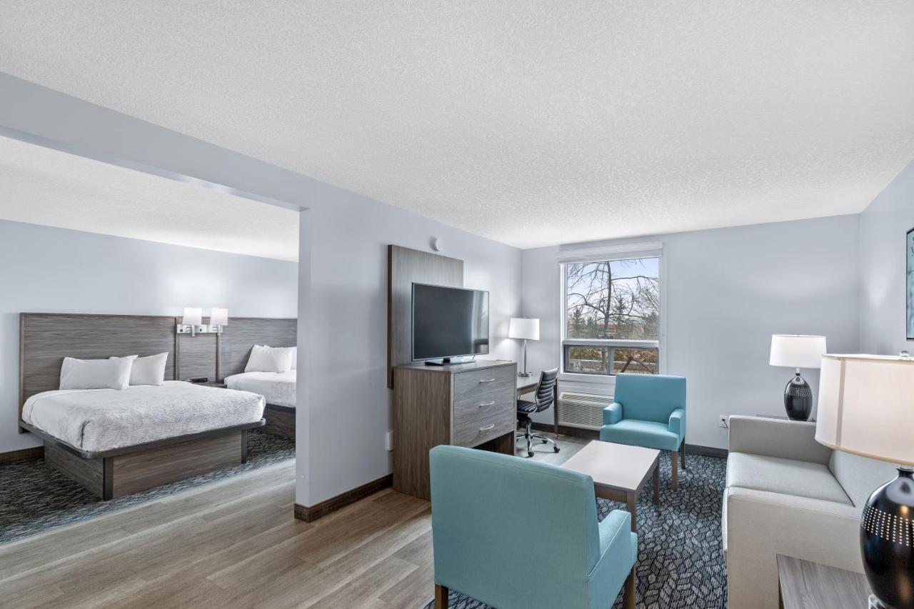 Emerald Hotel & Suites Calgary Airport מראה חיצוני תמונה