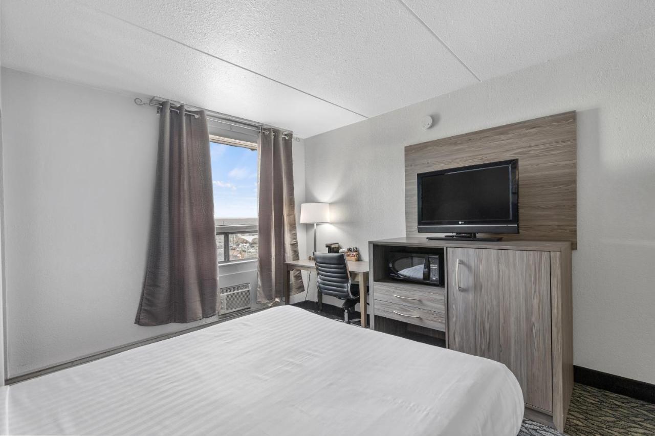 Emerald Hotel & Suites Calgary Airport מראה חיצוני תמונה