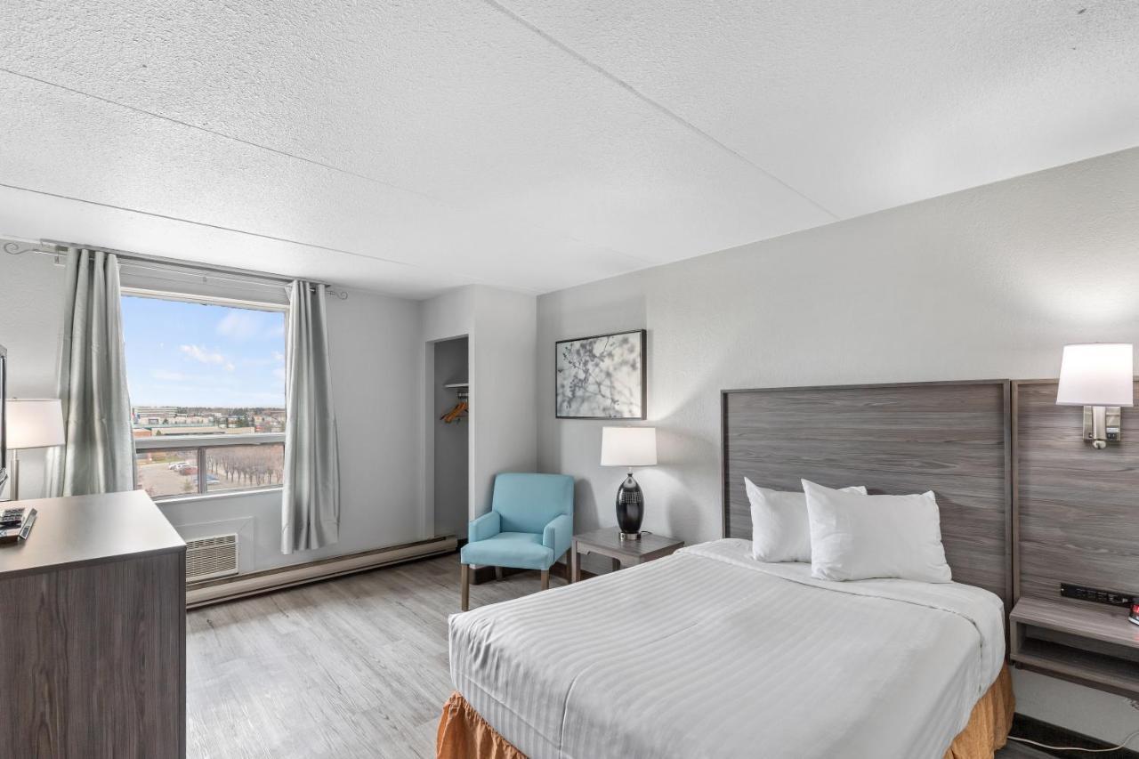 Emerald Hotel & Suites Calgary Airport מראה חיצוני תמונה