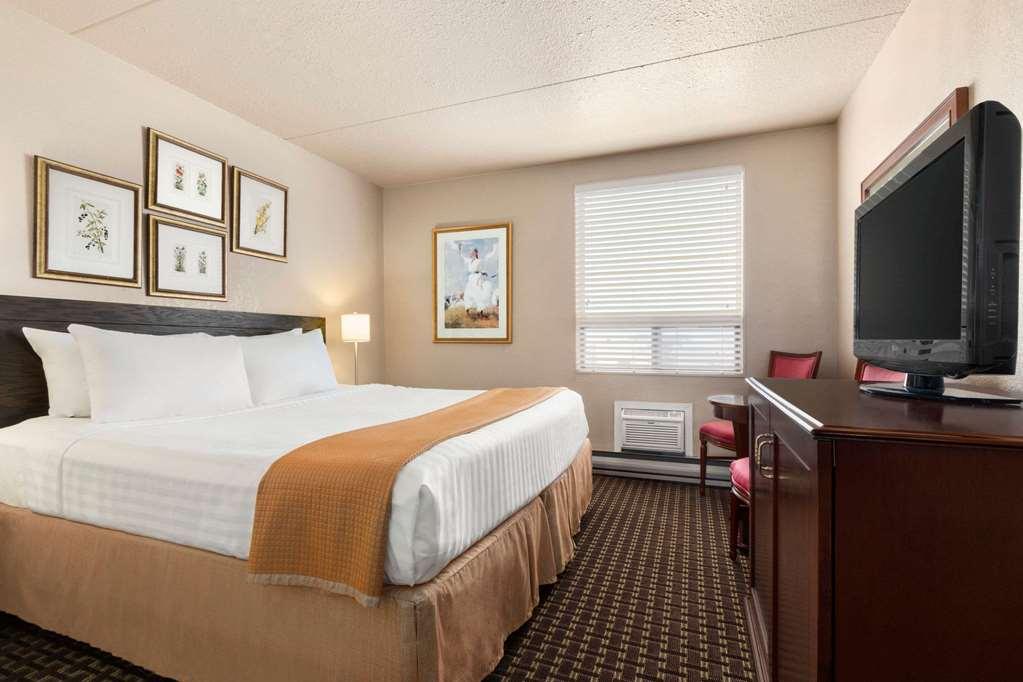 Emerald Hotel & Suites Calgary Airport מראה חיצוני תמונה