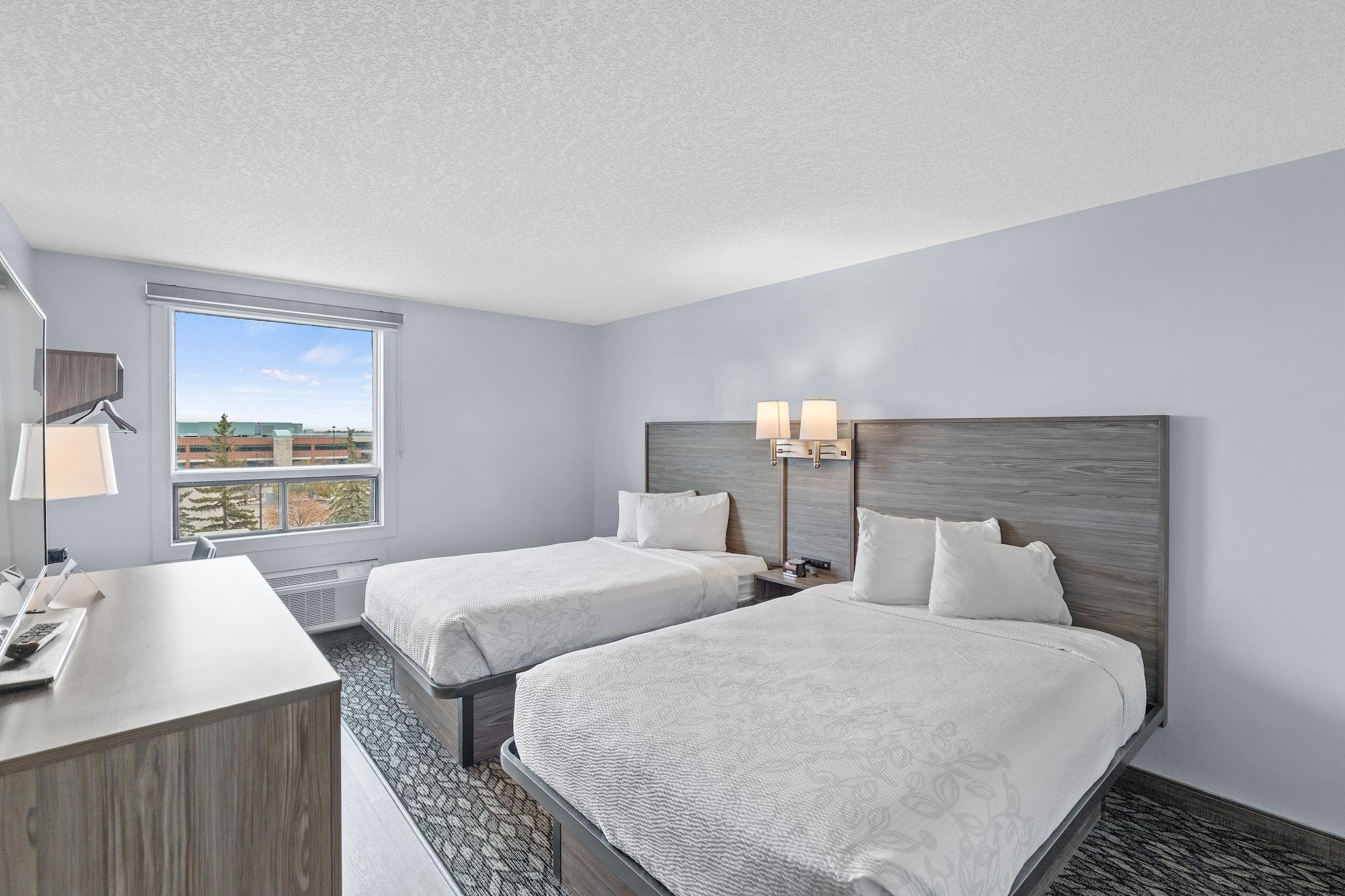 Emerald Hotel & Suites Calgary Airport מראה חיצוני תמונה