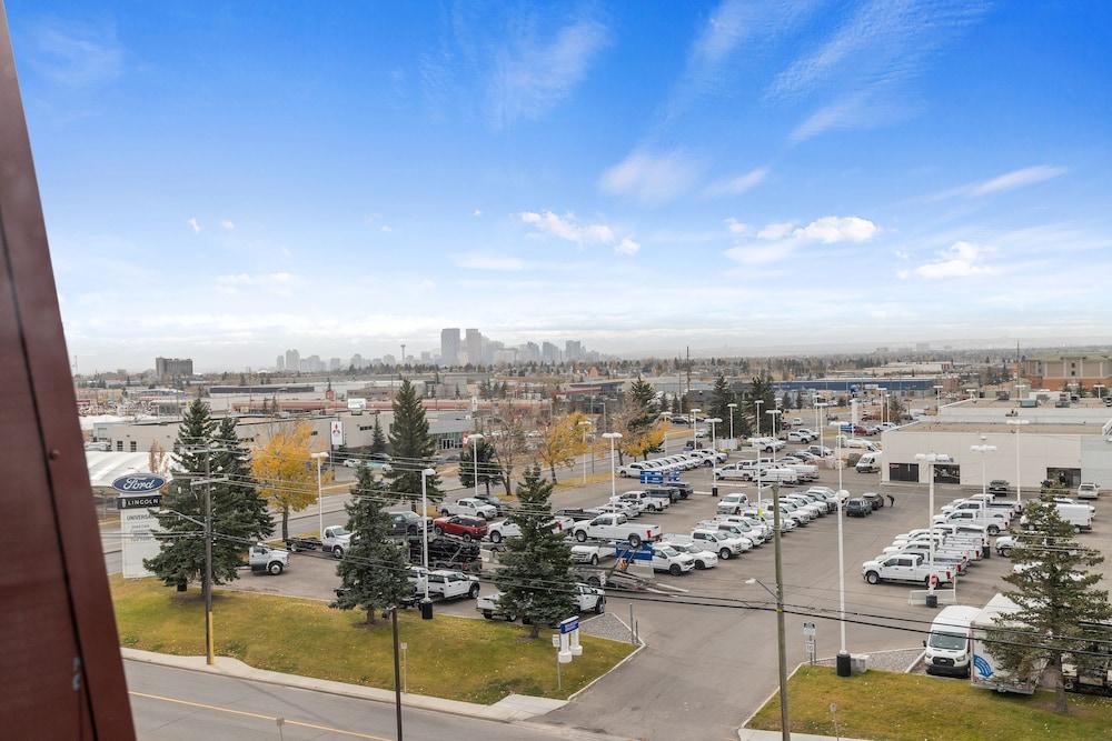Emerald Hotel & Suites Calgary Airport מראה חיצוני תמונה