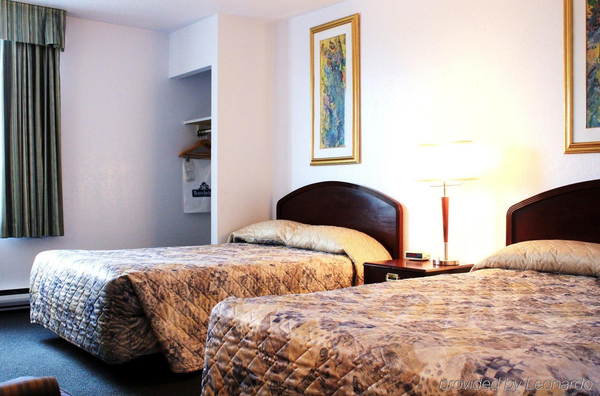 Emerald Hotel & Suites Calgary Airport חדר תמונה