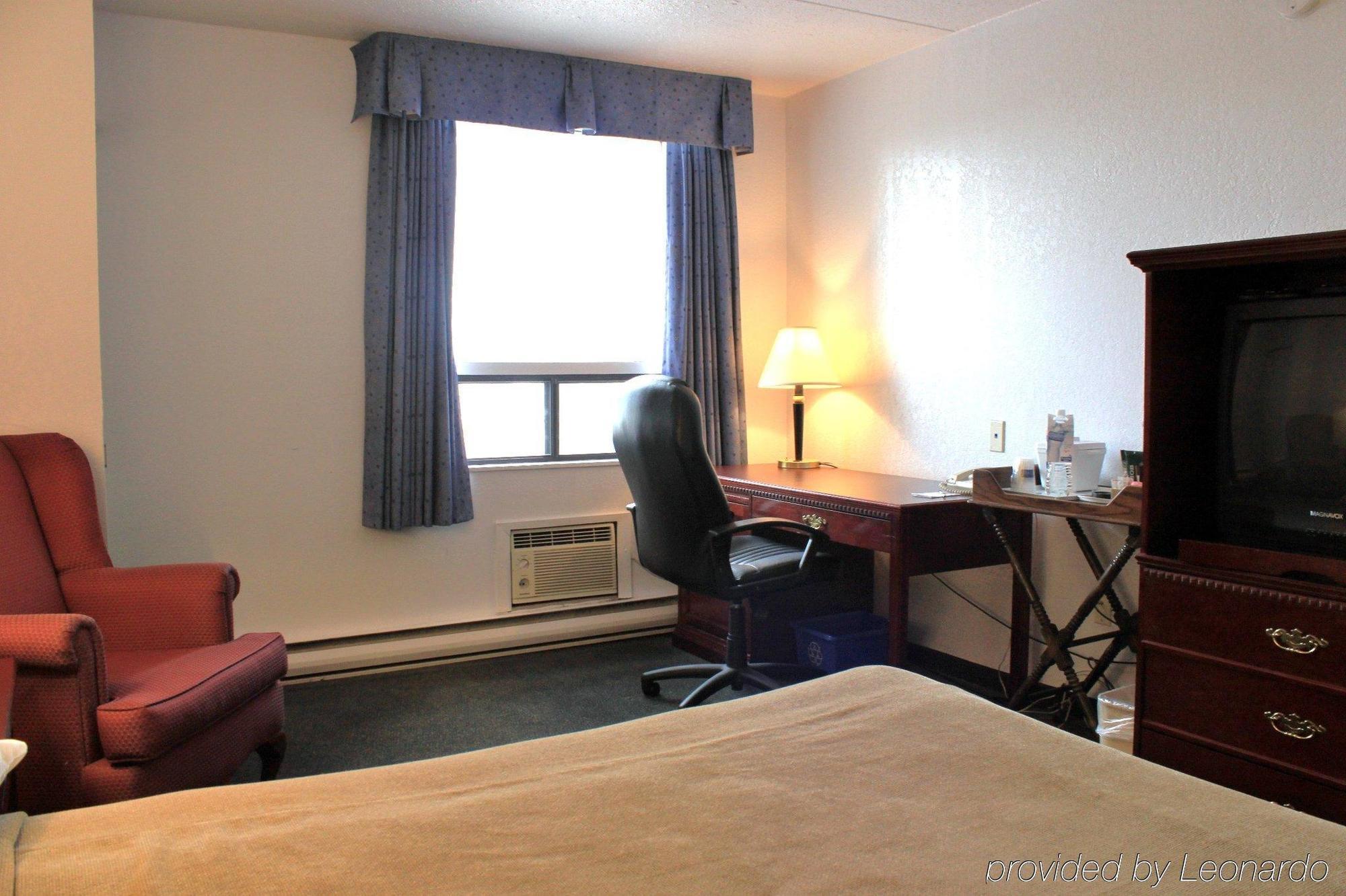 Emerald Hotel & Suites Calgary Airport חדר תמונה