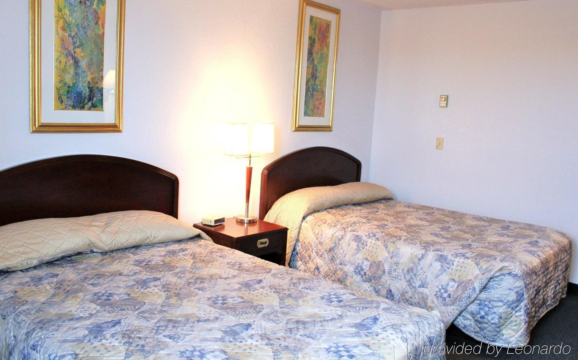 Emerald Hotel & Suites Calgary Airport חדר תמונה