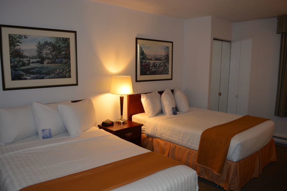 Emerald Hotel & Suites Calgary Airport מראה חיצוני תמונה