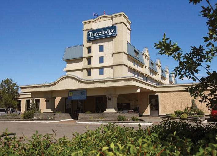 Emerald Hotel & Suites Calgary Airport מראה חיצוני תמונה