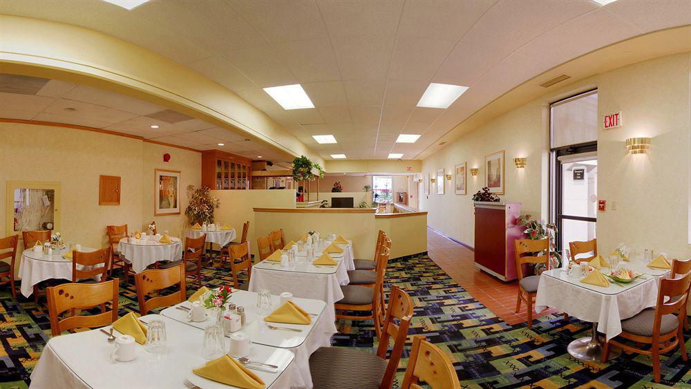 Emerald Hotel & Suites Calgary Airport מראה חיצוני תמונה