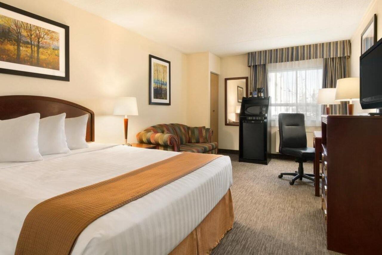 Emerald Hotel & Suites Calgary Airport מראה חיצוני תמונה