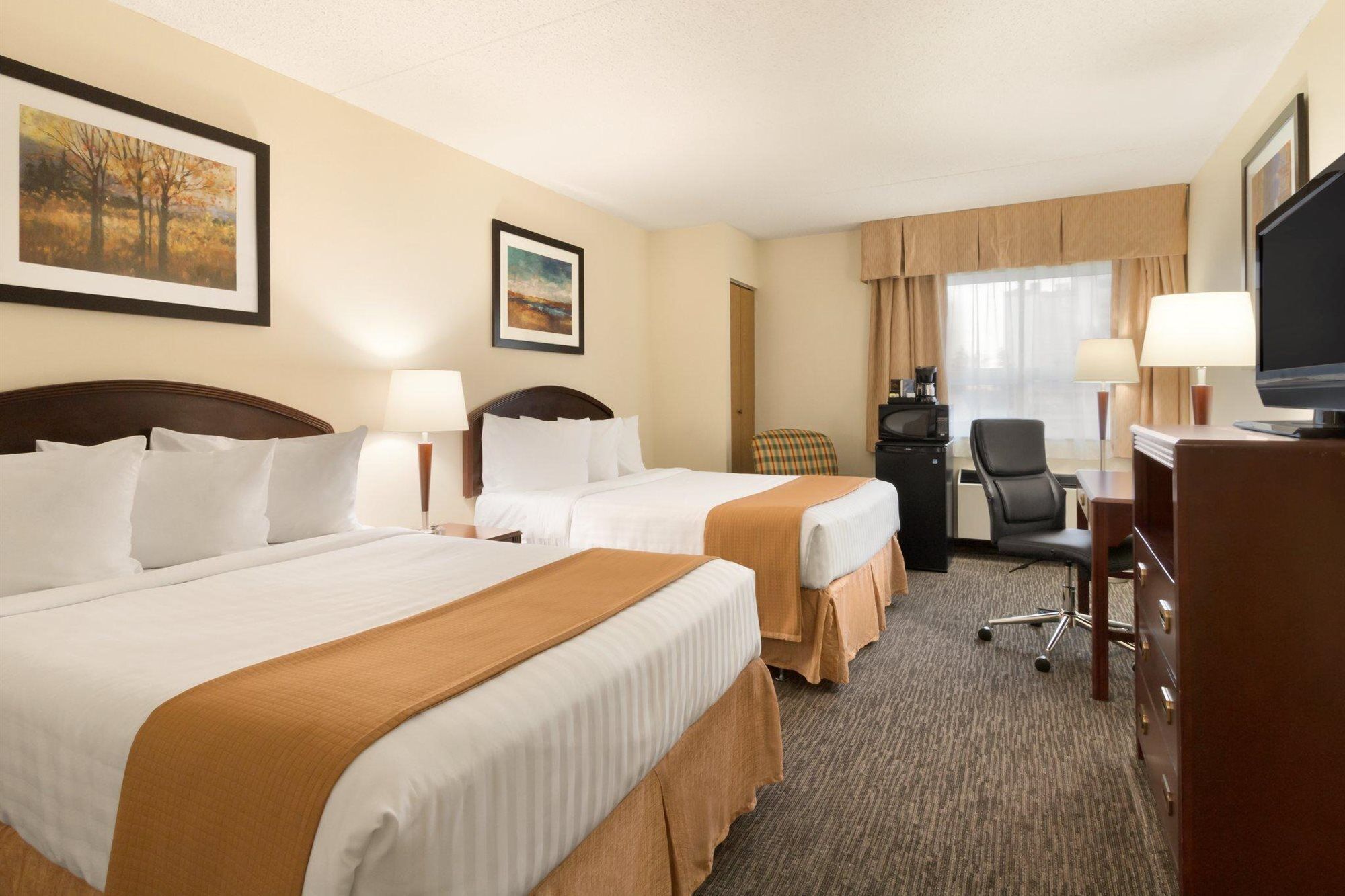 Emerald Hotel & Suites Calgary Airport מראה חיצוני תמונה