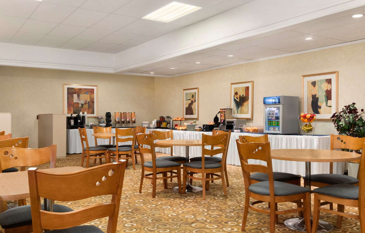 Emerald Hotel & Suites Calgary Airport מראה חיצוני תמונה